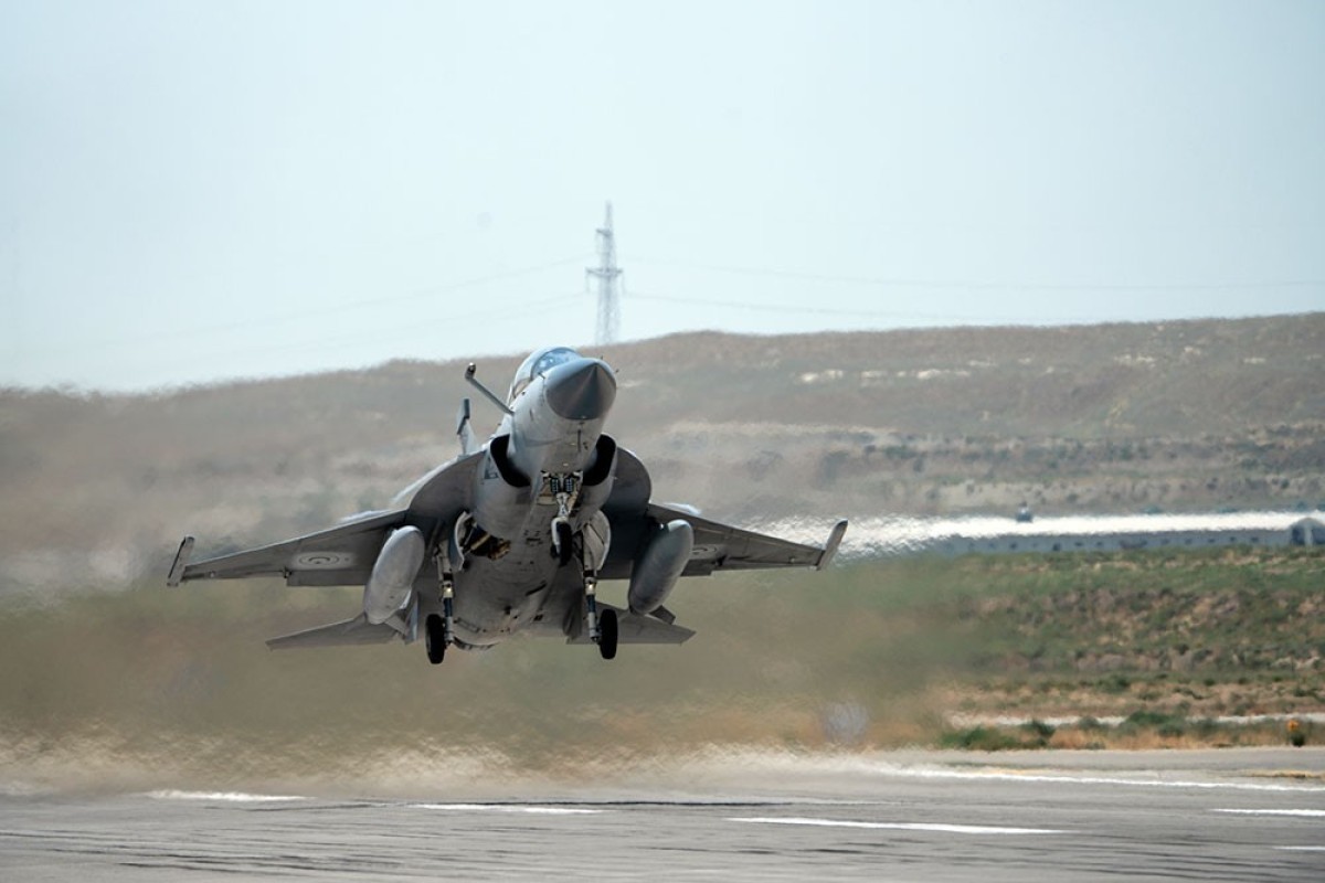 ВВС Азербайджана провели тренировочные полеты с участием JF-17C, Су-25МЛ и L-39-ФОТО