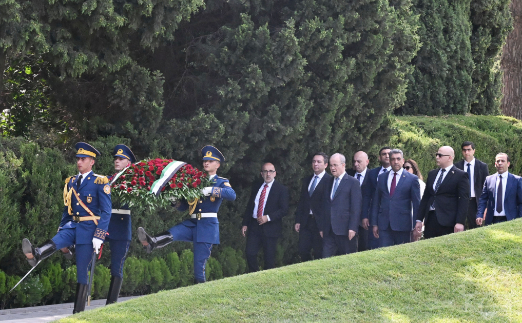 Премьер-министр Государства Палестина посетил Аллею почетного захоронения (ФОТО)