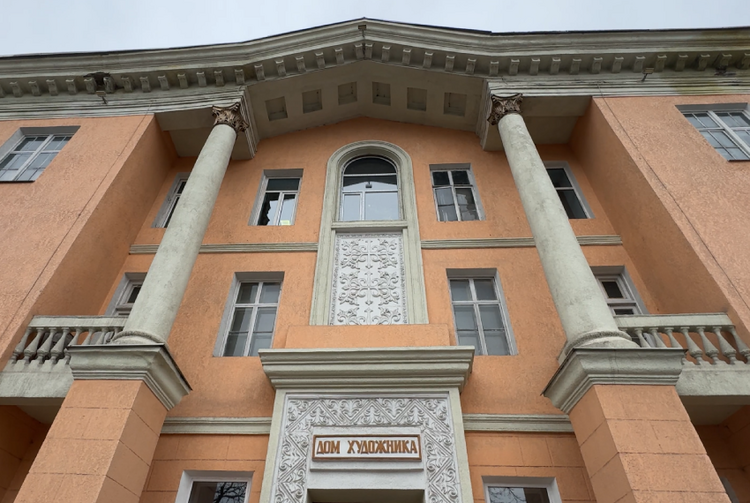 Снять арест со здания Дома художника в Бишкеке требует мэрия: сегодня суд