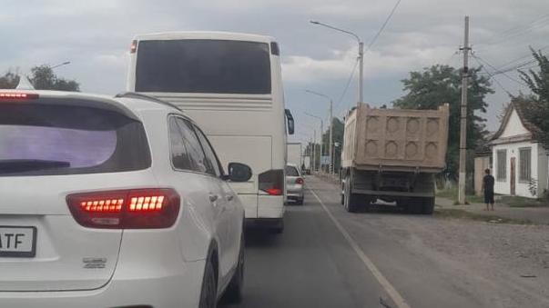 На въезде в Сокулук образовалась пробка из-за ДТП