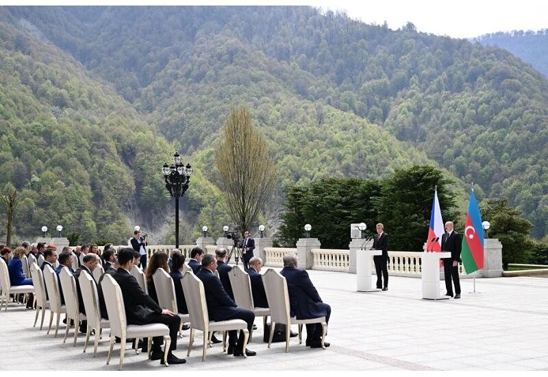 Prezident İlham Əliyev və Baş nazir Andrey Babiş mətbuata bəyanatlarla çıxış edirlər