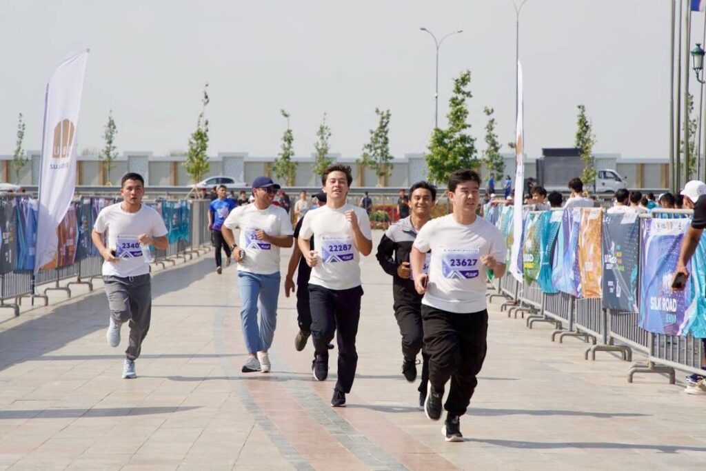 Тысячи людей вышли на старт Silk Road Tashkent 2026