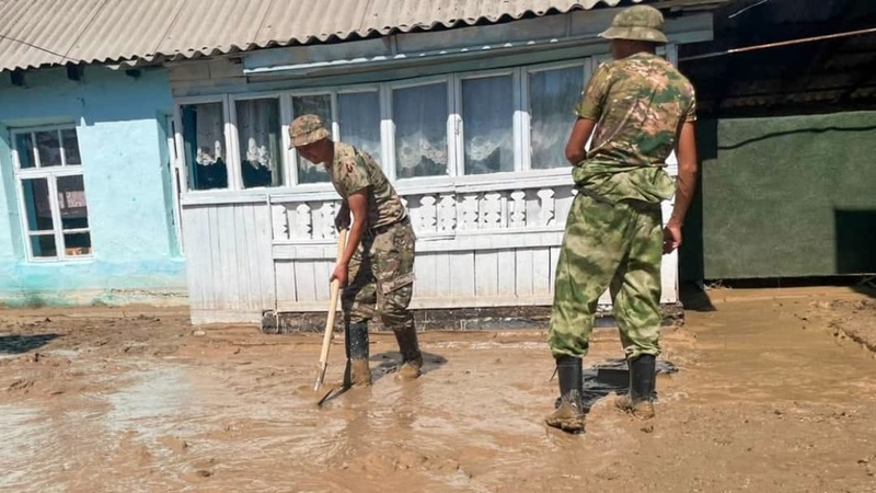 Military personnel assist in mudflow cleanup in Kochkor-Ata