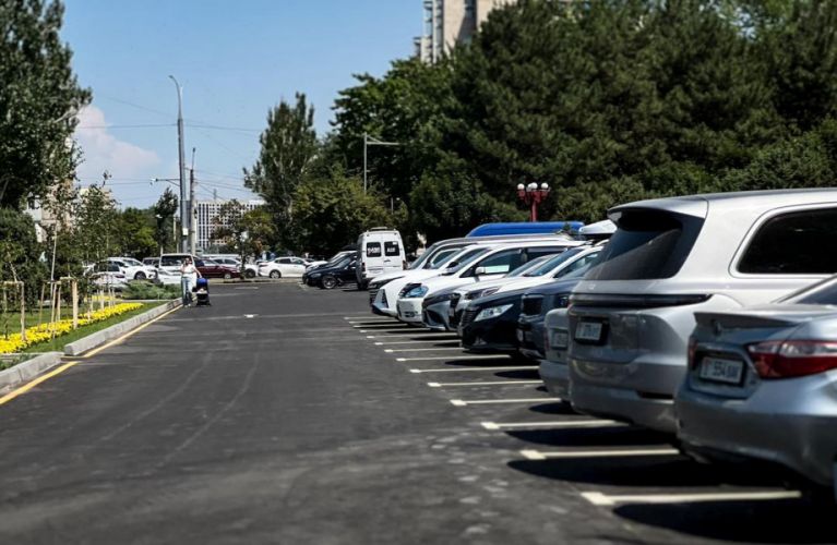 Hourly payment system introduced at municipal parking lot in Bishkek