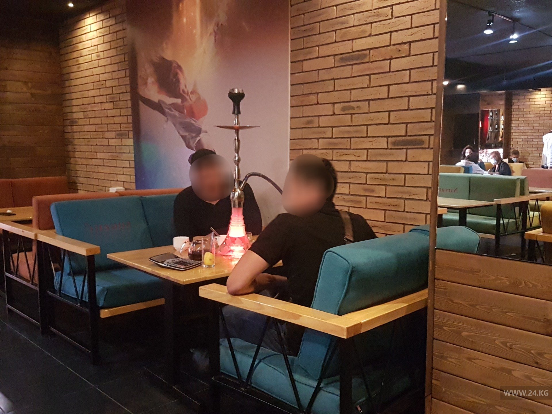 В Кыргызстане хотят легализовать кальянный бизнес. Лицензия — 150 тысяч сомов