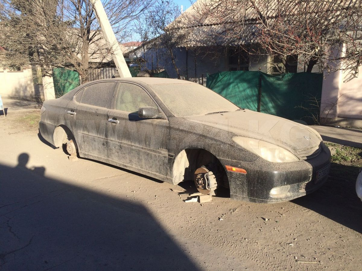 В Бишкеке начали эвакуацию незаконно припаркованных авто