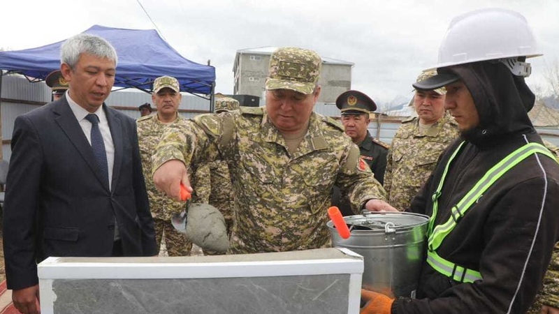 Defense Minister lays capsule for construction of At-Bashy district military commissariat building