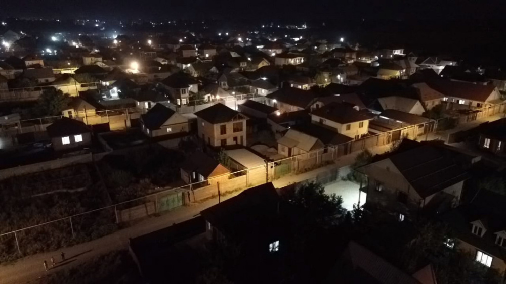 Еще в трех жилмассивах Бишкека появилось уличное освещение (фото)