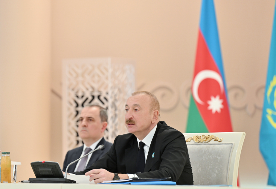 Президент Ильхам Алиев: В ближайшие месяцы планируется ввести в эксплуатацию Транскаспийскую волоконно-оптическую линию связи
