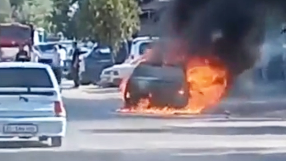 В Кара-Суу взорвался автомобиль на газе — видео очевидцев