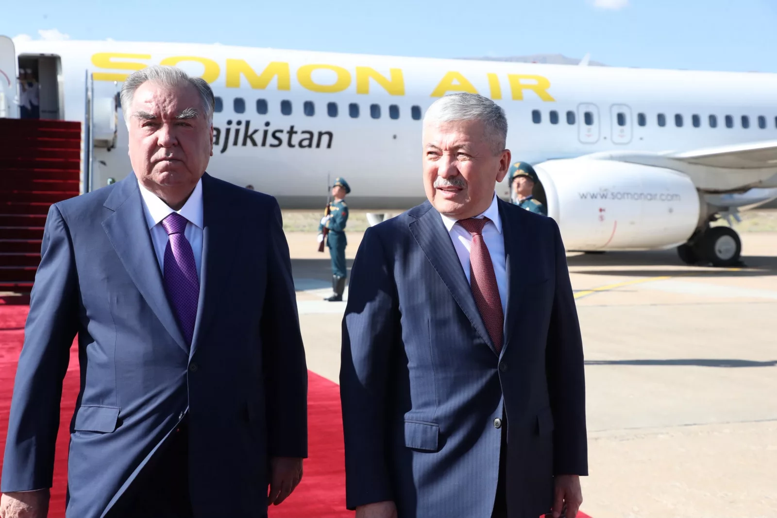Президент Таджикистана прибыл в Кыргызстан