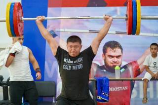 Молодые тяжелоатлеты готовятся к чемпионату Азии