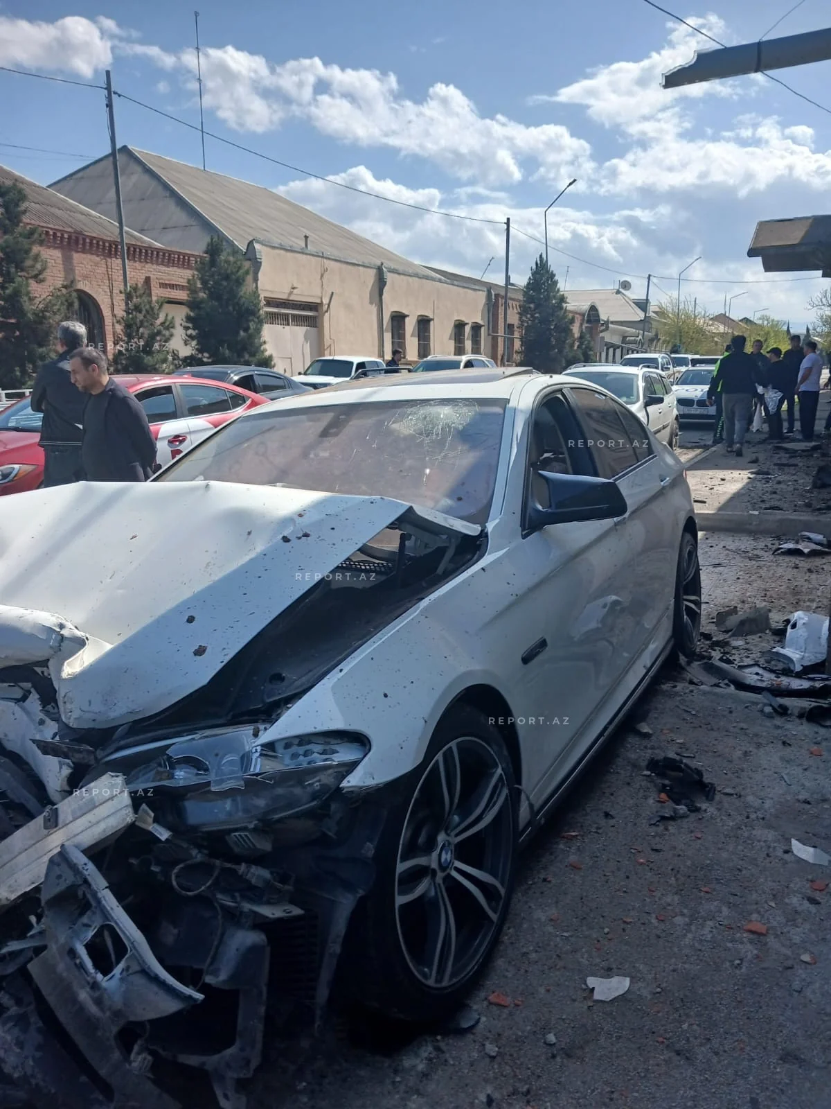 В Гяндже при столкновении автомобилей пострадали три человека