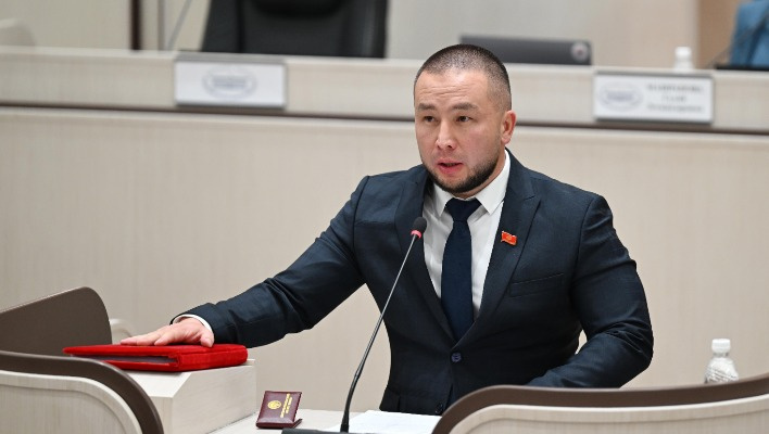 Мошенничество? Депутат сообщил, что более 100 судов ходят под флагом КР