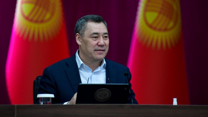 Жапаров: Когда граждане обновят свои паспорта и права, прежние документы выйдут из оборота