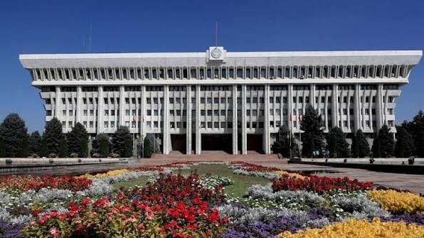 Эвакуация людей в Жогорку Кенеше связана с учениями
