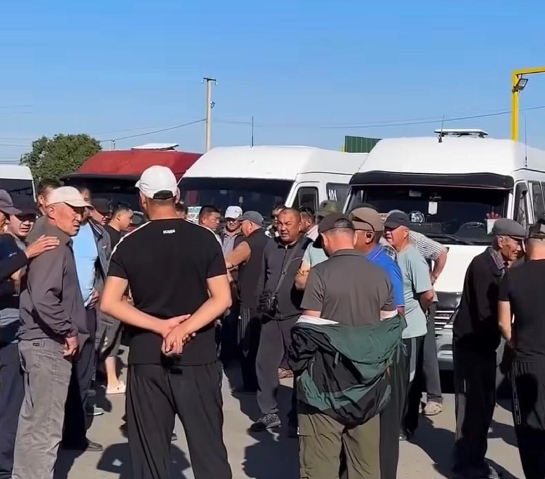 Транспортный коллапс в Караколе. Маршрутчики объявили забастовку