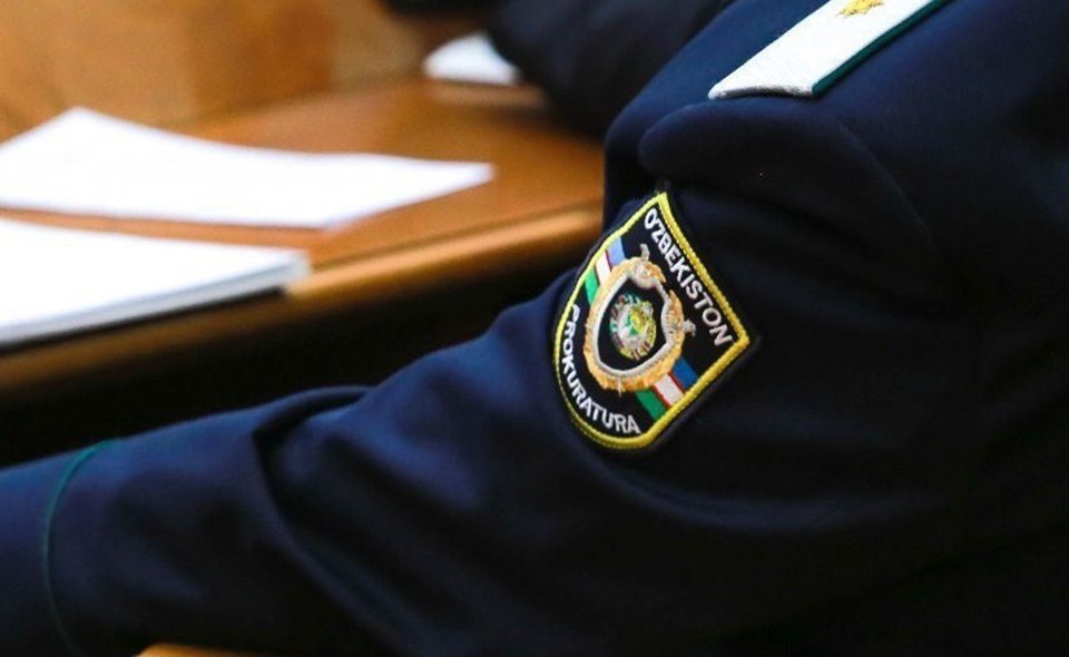 В Андижане 41-летнего инспектора УВД обвиняют в половой связи с несовершеннолетней