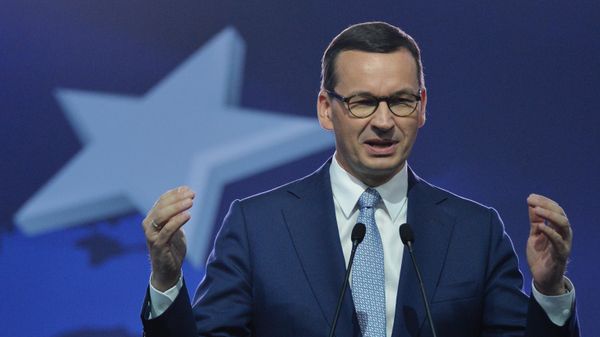 Экс-премьер Польши предложил создать специальную службу по депортации