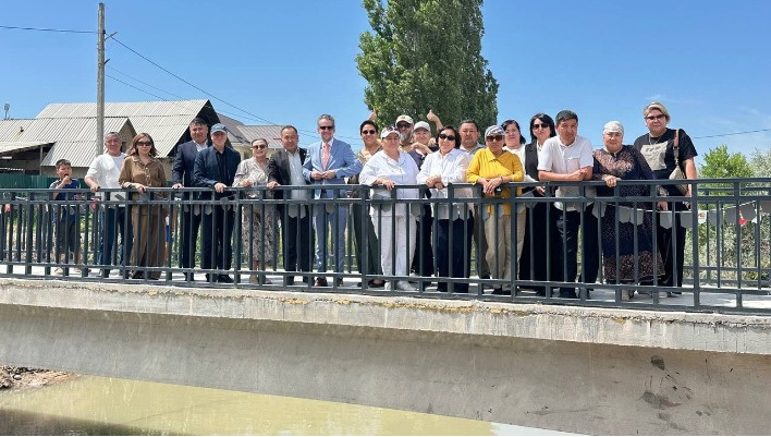 Новый пешеходный мост соединил два новых жилмассива в Бишкеке (фото)