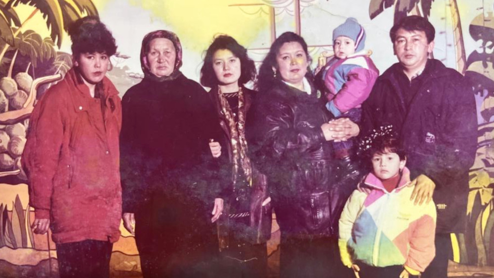 «Тарых инсаны»: Какин Абдыжапарова из Нарына вырастила 10 детей и получила автомобиль за показатели в работе
