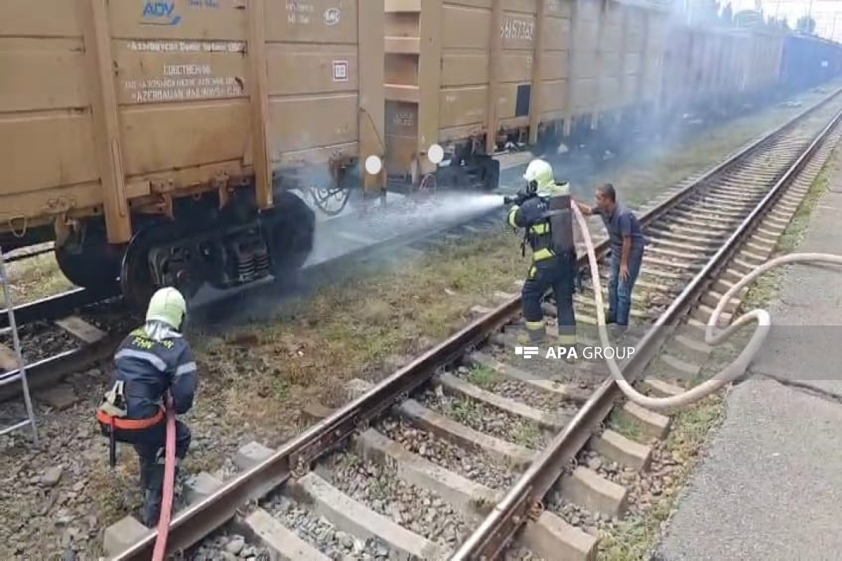 В Товузе загорелся грузовой поезд, следовавший в Грузию-ФОТО