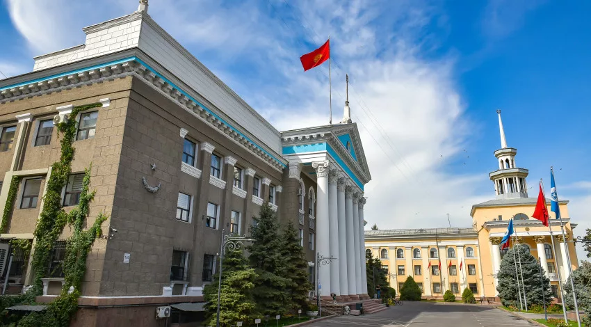 Мэрия Бишкека: В настоящее время вопрос о закрытии блошиного рынка не рассматривается