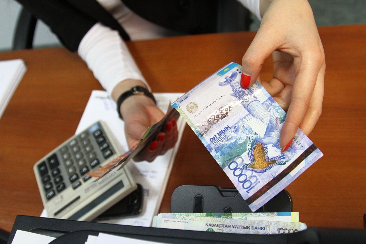 Два месяца не выплачивали зарплату работникам детской поликлиники в ВКО