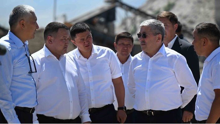 Глава кабмина объехал важные стройки в Таласе (фото)