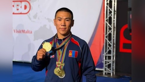 Монгольский спортсмен завоевал золотую медаль на чемпионате мира по пауэрлифтингу среди юниоров