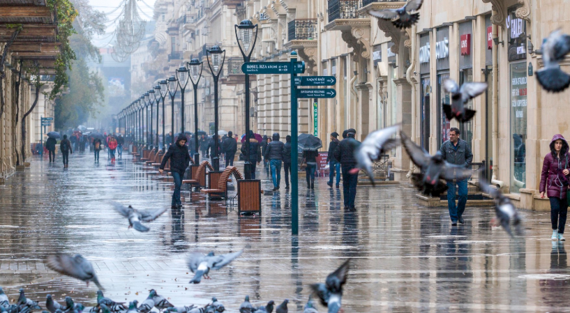 В Баку пройдут дожди с грозами, к вечеру погода улучшится