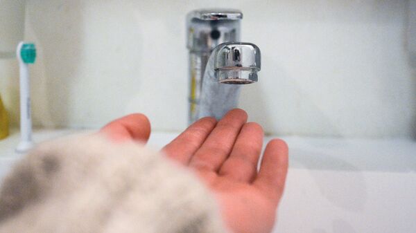 Житель Нооката принес главе Ошской области мутную воду — фото. Зачем