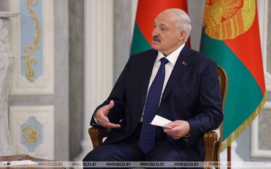 Лукашенко снова пригласил узбекские семьи переехать в Беларусь Белорусский лидер отметил, что белорусы хорошо относятся к узбекистанцам, так же как граждане Узбекистана — к белорусам, и призвал развивать сотрудничество между двумя странами.