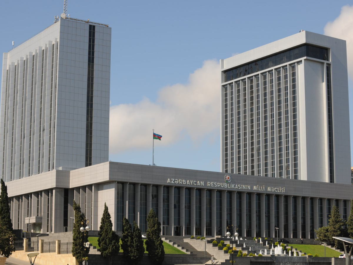 Парламент Азербайджана рассмотрит закон о финансовой аренде