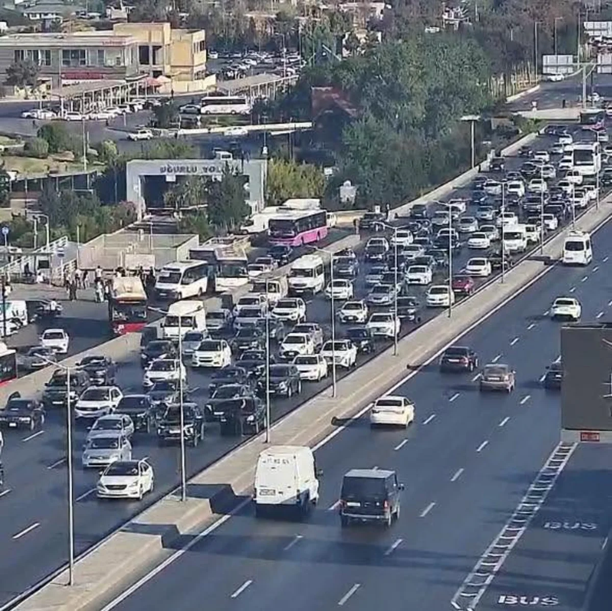В Баку осложнено движение на трех направлениях