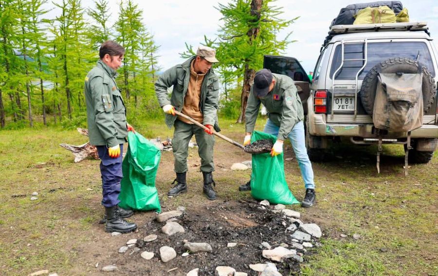 Хөвсгөл нуурын их цэвэрлэгээний аяны хүрээнд 301 тонн хог хаягдлыг төвлөрүүлжээ