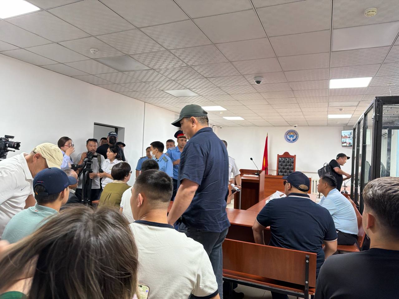 Камчыбек Ташиев в суде отказался отвечать на вопросы журналистов