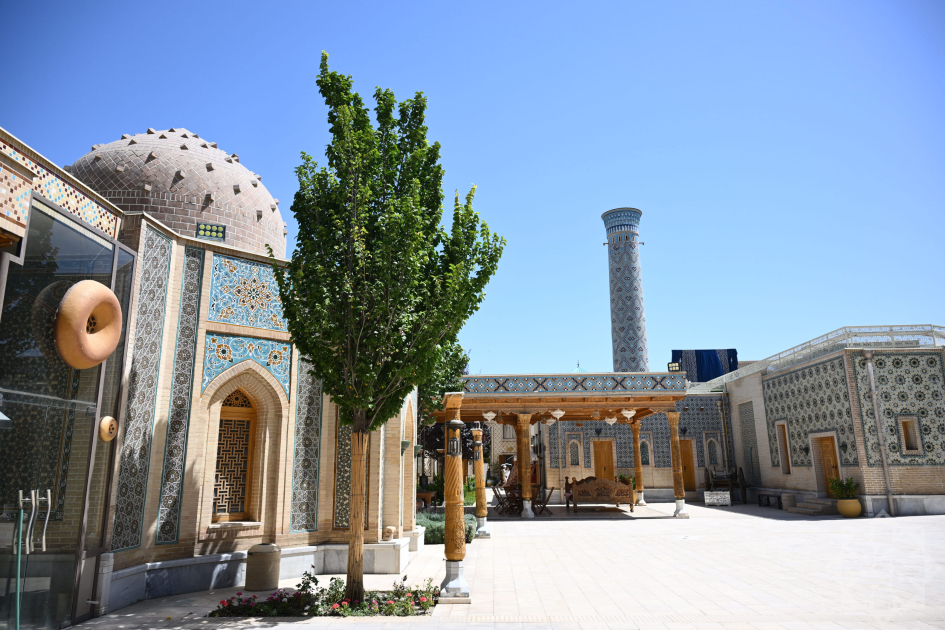 Азербайджанские журналисты ознакомились с туристическим центром Silk Road Samarkand (ФОТО)