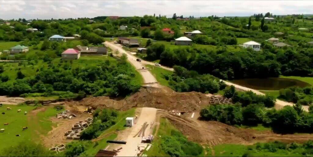 В Азербайджане восстанавливают 25 дорог после ливней