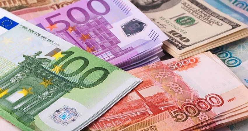 Евро заметно подешевел, слабеют и другие валюты: курс сома на 25 июня