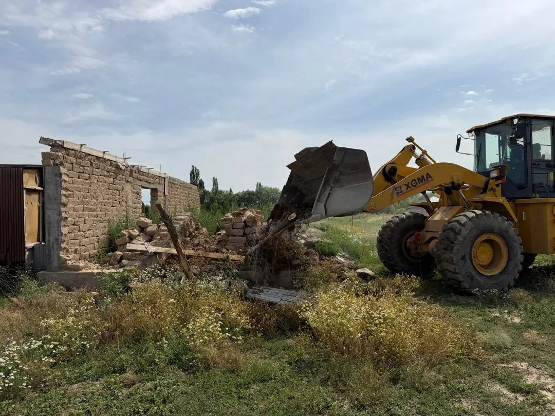 В Караколе снесён объект, незаконно построенный на землях сельхозназначения