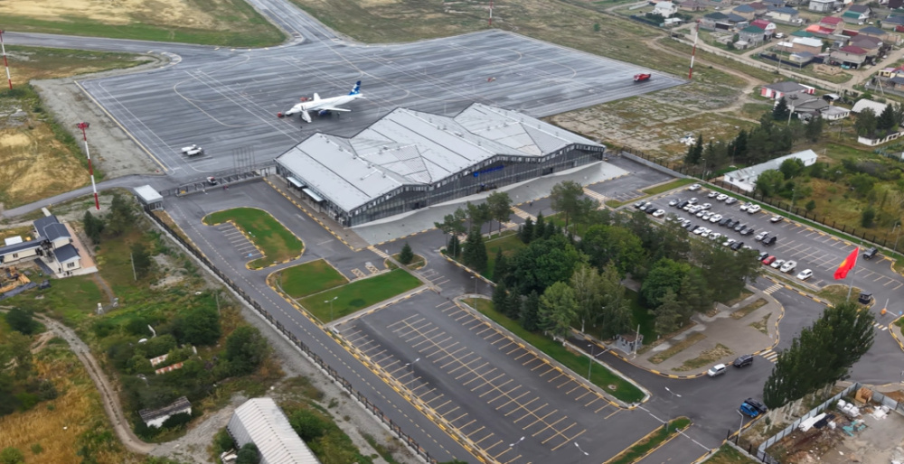 Аэропорт "Каракол" принял первый самолет магистрального класса Airbus A320