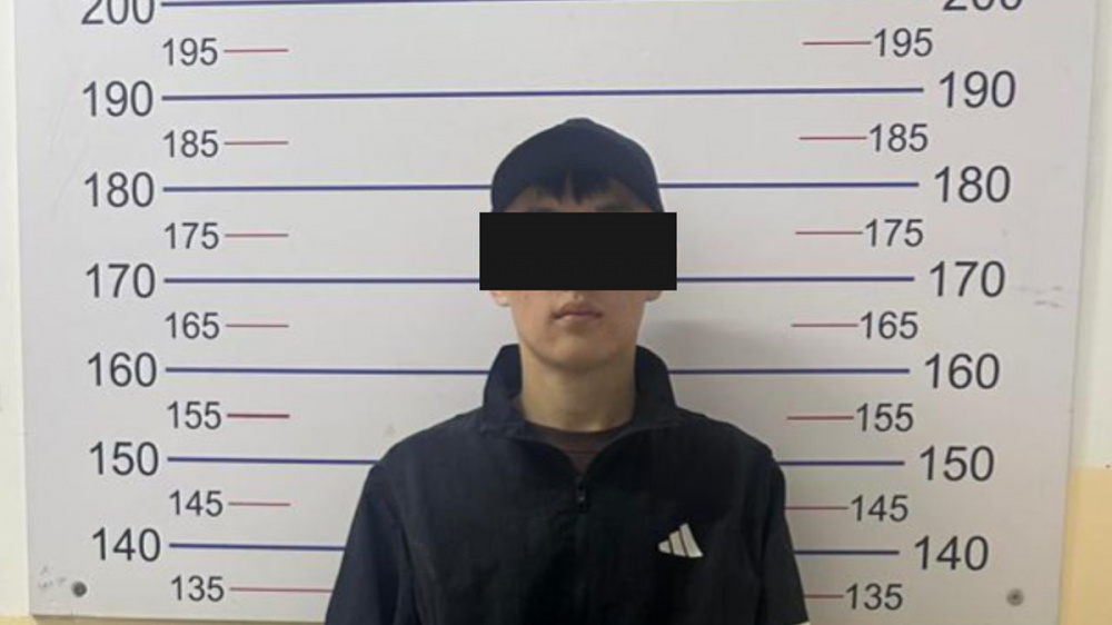 В Бишкеке задержали 19-летнего парня по подозрению в распространении наркотиков