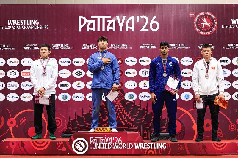 Три медали на старте. Узбекские борцы открыли чемпионат Азии яркими победами