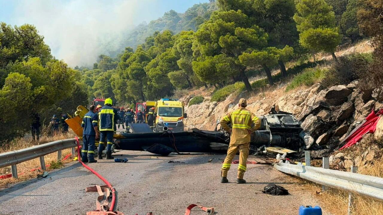 Yunanıstanda yanğın söndürən iki helikopter havada toqquşub