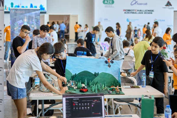 RobotChallenge Azerbaijan 2026 успешно завершился при поддержке Azercell