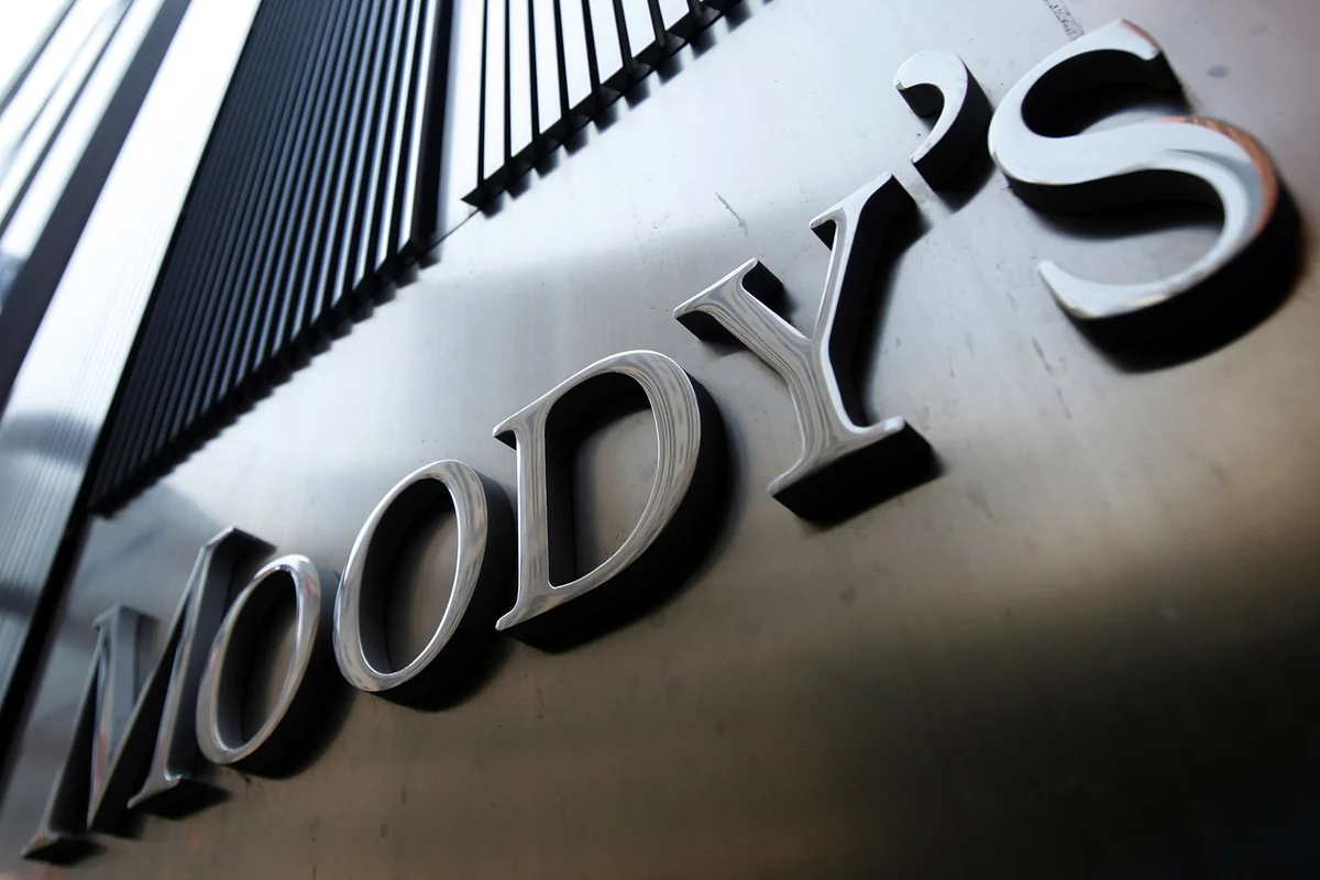 Moody's изменило прогноз рейтинга Китая на "стабильный"