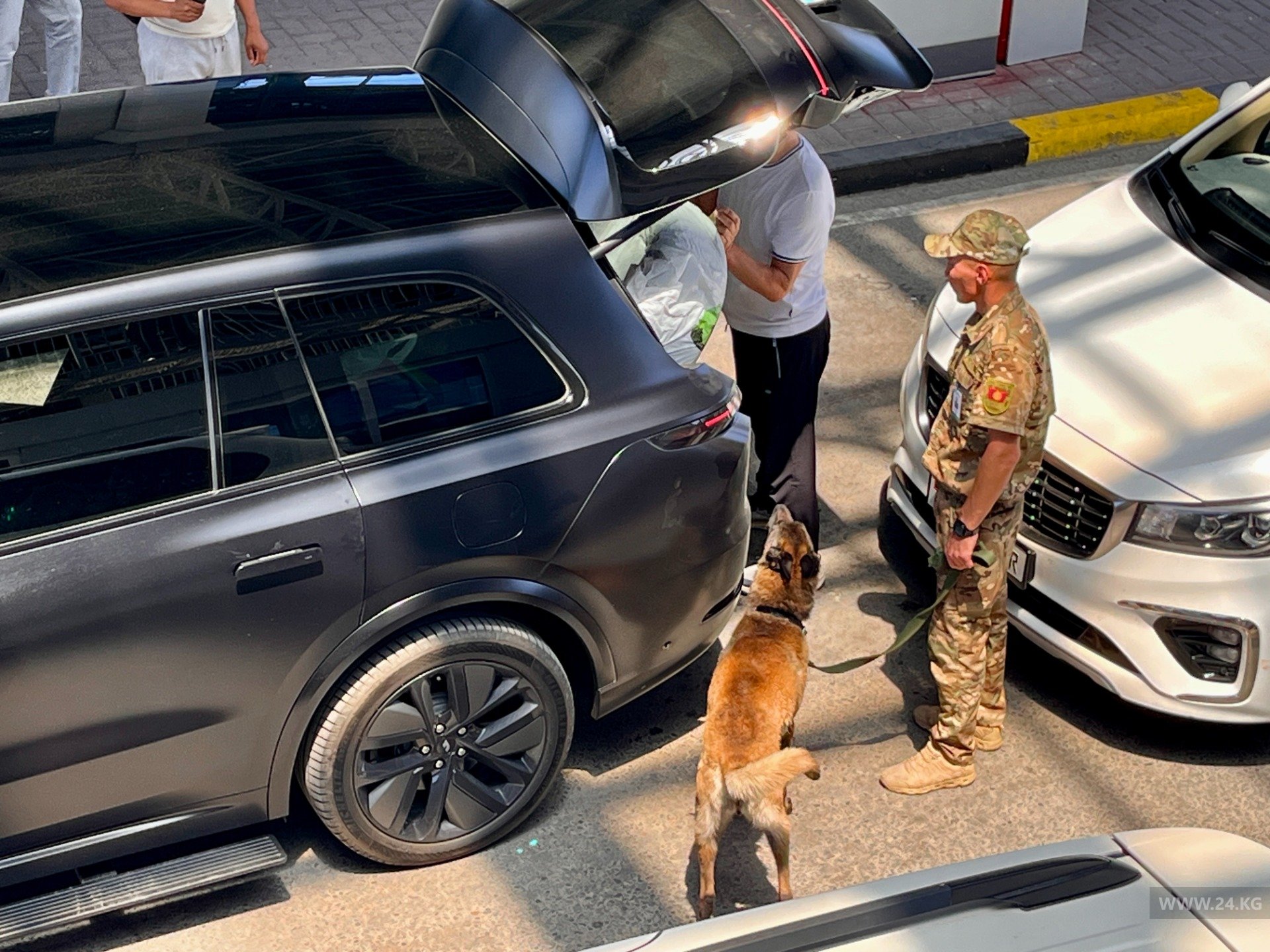 Как проходит досмотр авто показали на КПП «Ак-Жол — автодорожный»