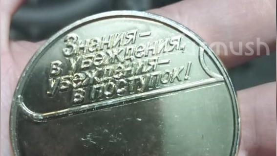 Чем награждали выпускников школ в Кыргызстане четыре десятка лет назад? (фото)