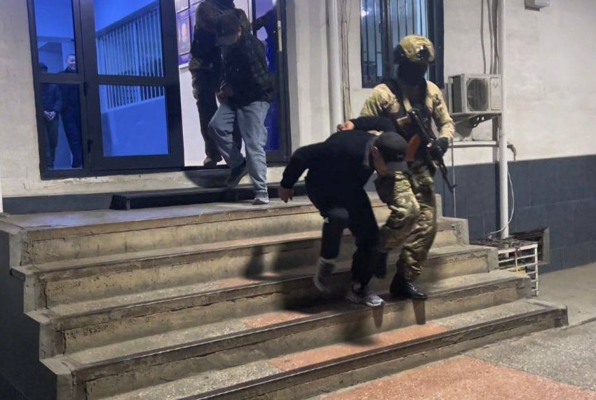 Закладчика вывезли в лес и избили: задержаны четверо подозреваемых